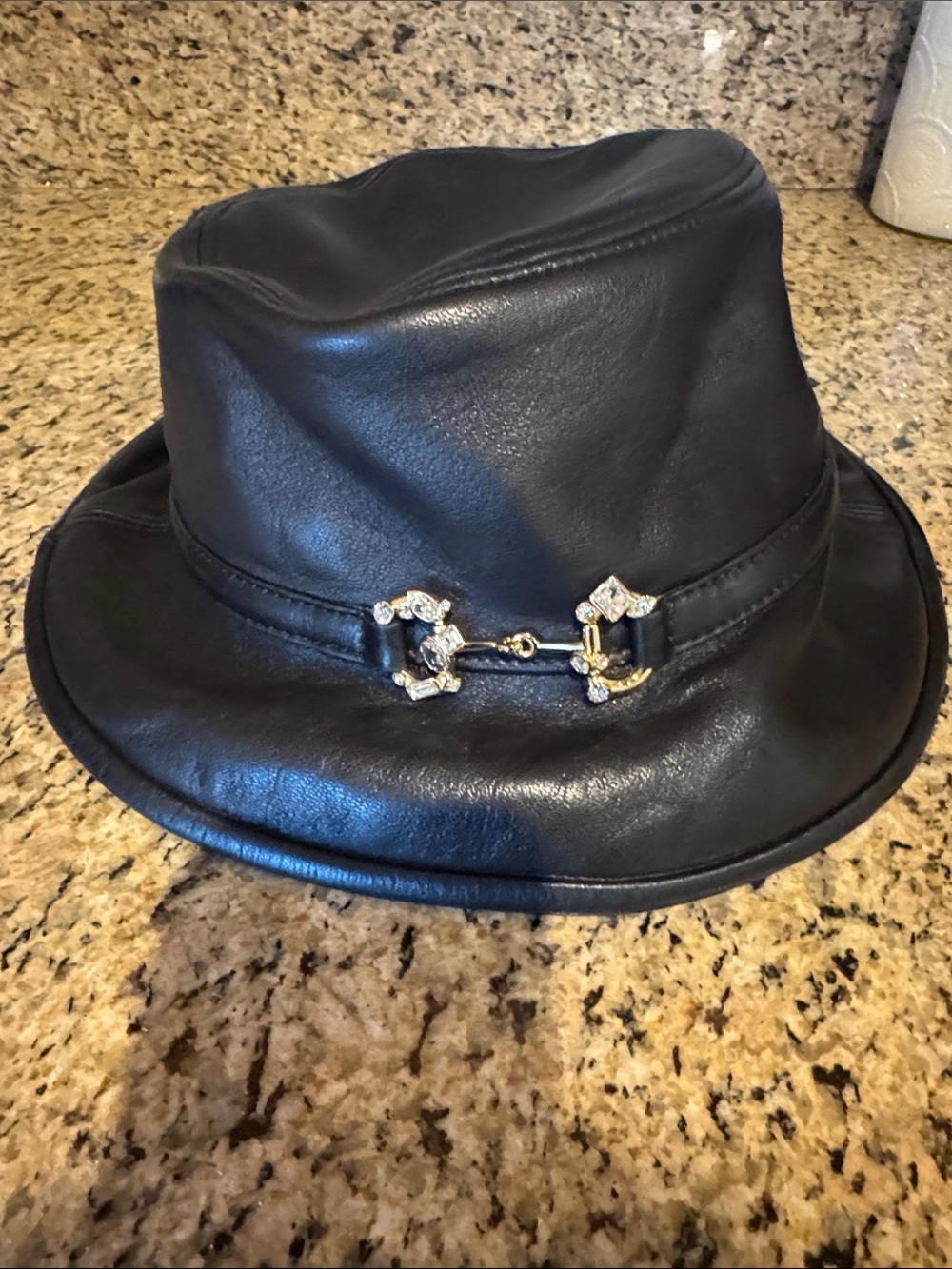 Gucci Black Leather Bucket Hat with Decorative crystal horsebit Buckle XL